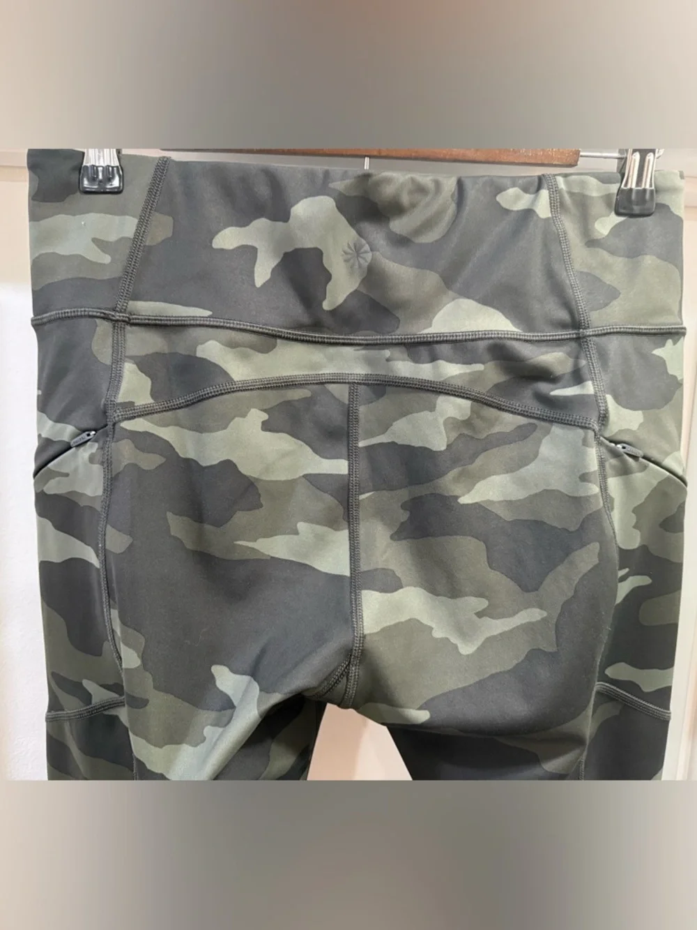 Athleta Camo Contender 7/8 Tight Leggings  in Olive and Black Size Medium